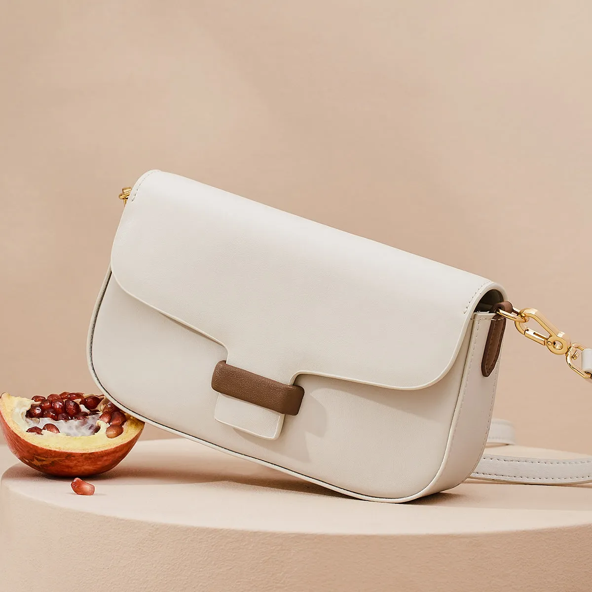 Chic Ivory Harlow Shoulder Bag