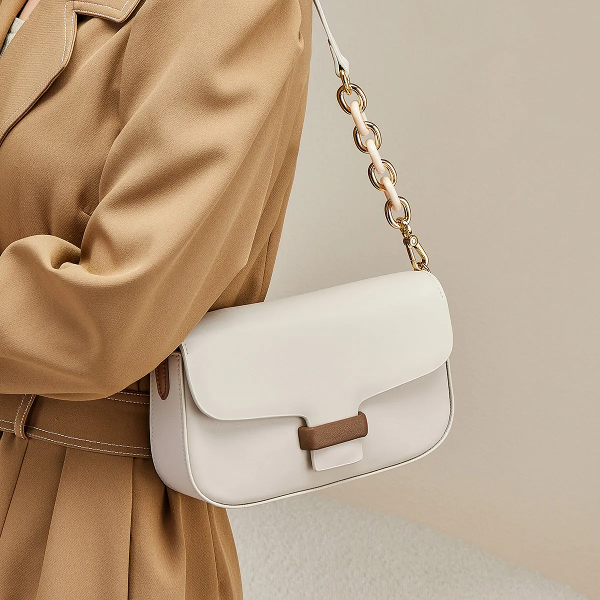 Chic Ivory Harlow Shoulder Bag
