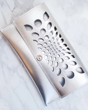 Illusion Clutch | Metallic Silver
